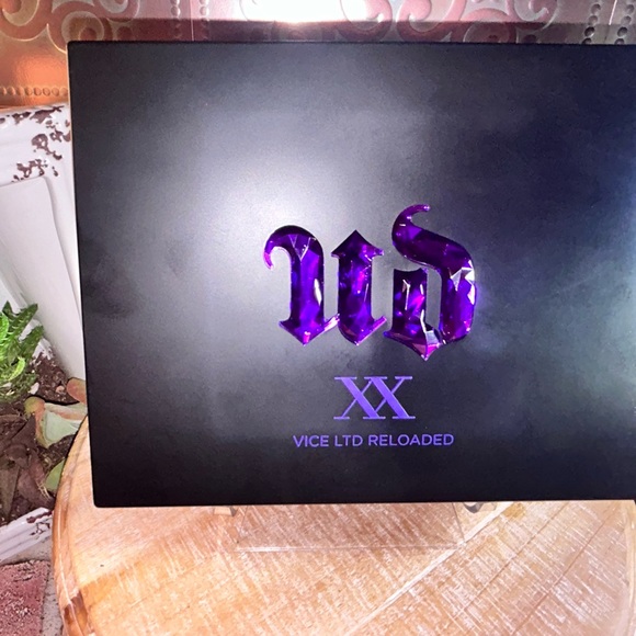 Urban Decay Vice LTD Reloaded Eyeshadow Palette - Picture 4 of 10